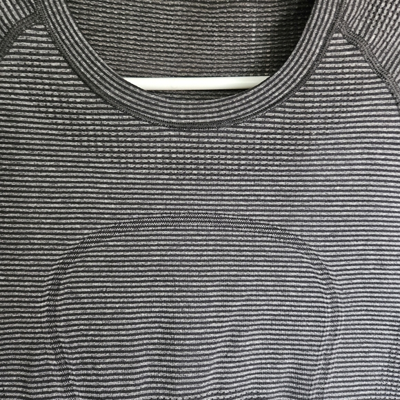 Lululemon Swiftly Tech Long Sleeve Top Sz 4 Metal Dark Gray Micro Stripe - Picture 4 of 7